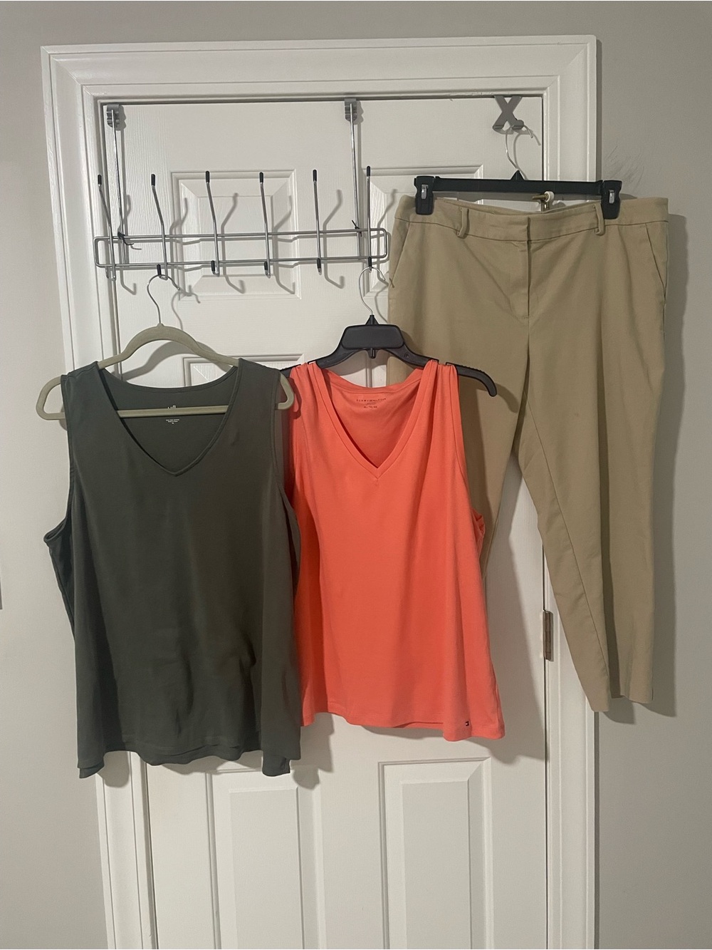 Women’s Stretch Crop Pants in Tan loft sz14 two xl tops